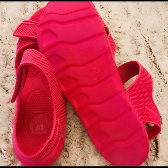SOLD 🚫NWOT UNIQUE GAP PINK SANDALS! NEVER WORN! - Picture 3 of 3